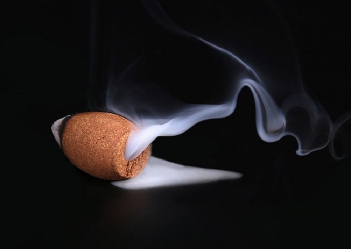 Nhận biết bột trầm hương sạch qua khói